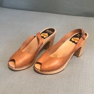 Swedish Hasbeens Tan Leather Slingback Peeptoe Clog Heels 40